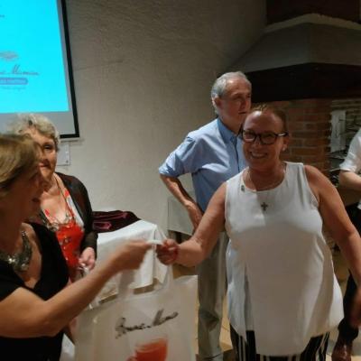 Ivonne Ricaud Sorteada Con Una Bolsa De Bonne Maman