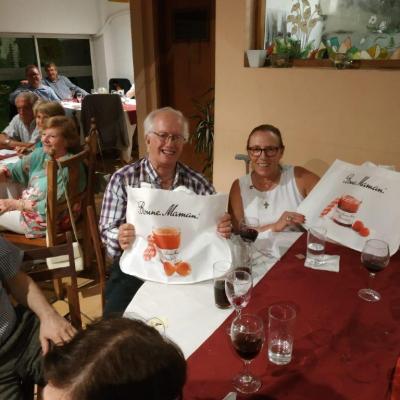 Pedro Errazola E Ivonne Ricaud Muestran Los Productos Obtenidos